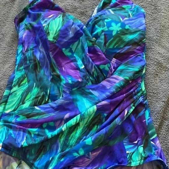 Miraclesuit NWOT lightly moulded cups, no underwire,  attractive pattern - Picture 8 of 8